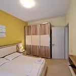 2-bedroom Sleeps 4 Free Parking * فلورا