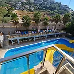 2-bedroom Sleeps 4 Free Parking