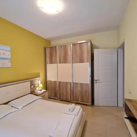 2-bedroom Sleeps 4 Free Parking * Vlorë