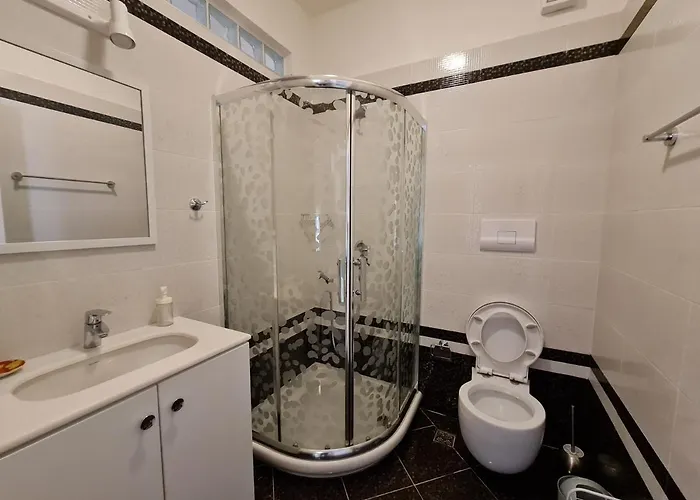 2-bedroom Sleeps 4 Free Parking Daire *