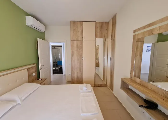 2-bedroom Sleeps 4 Free Parking * Avlonya