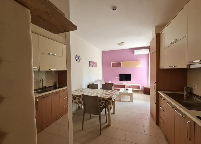 2-bedroom Sleeps 4 Free Parking Daire Avlonya