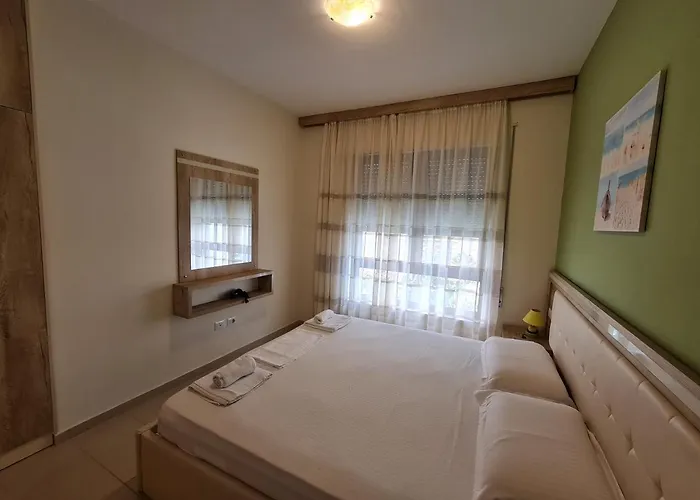 2-bedroom Sleeps 4 Free Parking Daire Avlonya