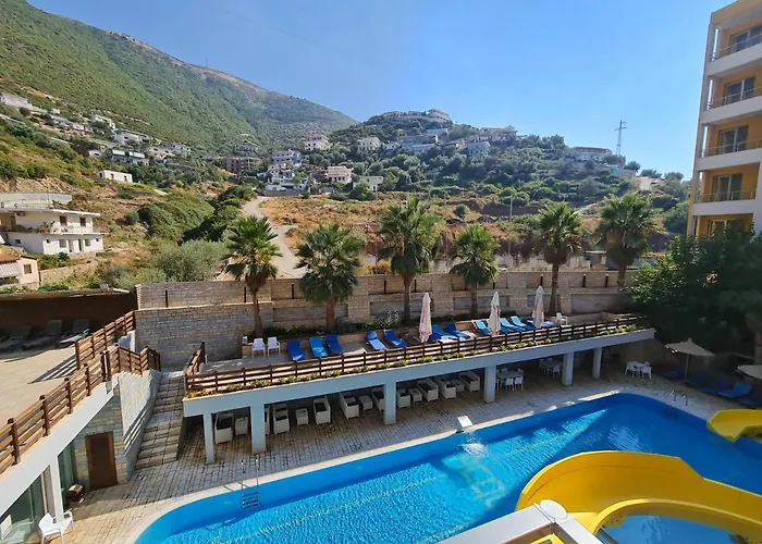 2-bedroom Sleeps 4 Free Parking *