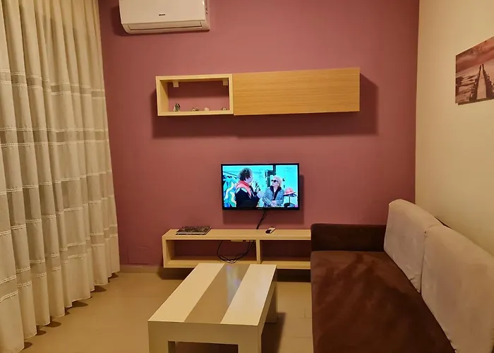 2-bedroom Sleeps 4 Free Parking Avlonya