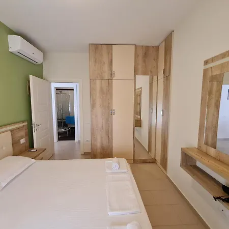 2-bedroom Sleeps 4 Free Parking * Vlorë
