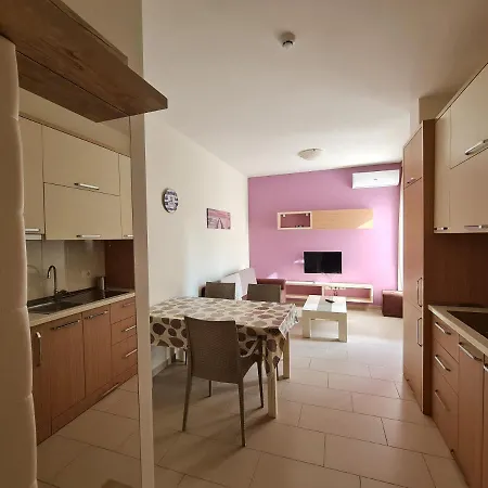 2-bedroom Sleeps 4 Free Parking Appartement Vlorë