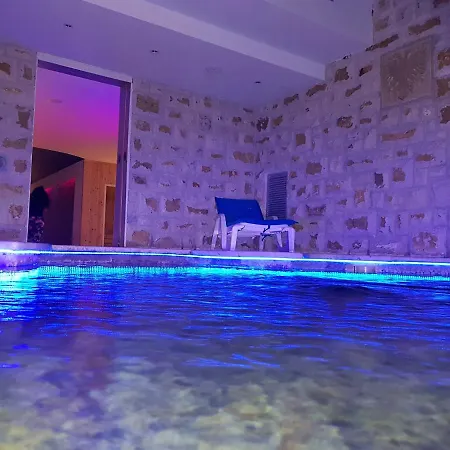 Appartement 2-bedroom Sleeps 4 Free Parking *