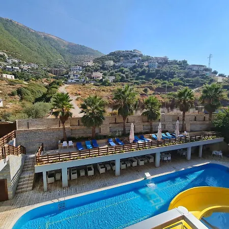 2-bedroom Sleeps 4 Free Parking *