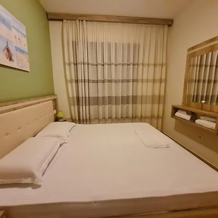 2-bedroom Sleeps 4 Free Parking *